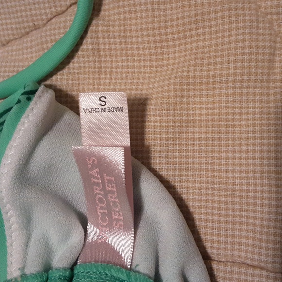 Victoria's Secret string bikini - Picture 2 of 3